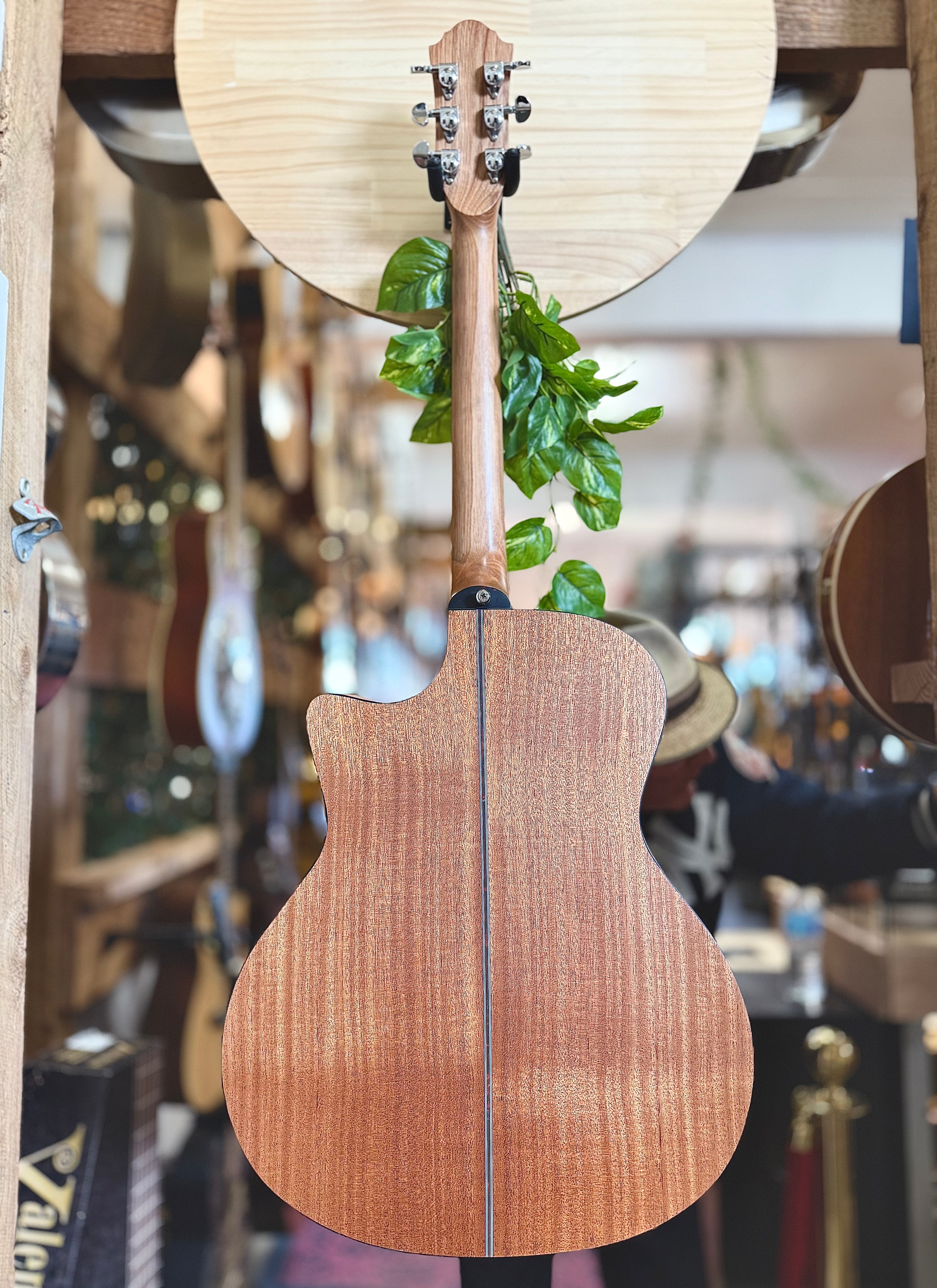 Gilman | GA12CE | Grand Auditorium Acoustic | Pre-Loved Gilman | GA12CE | Grand Auditorium Acoustic | Pre-Loved
